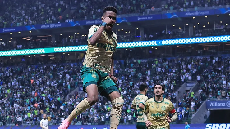 Estêvão em partida pelo Palmeiras