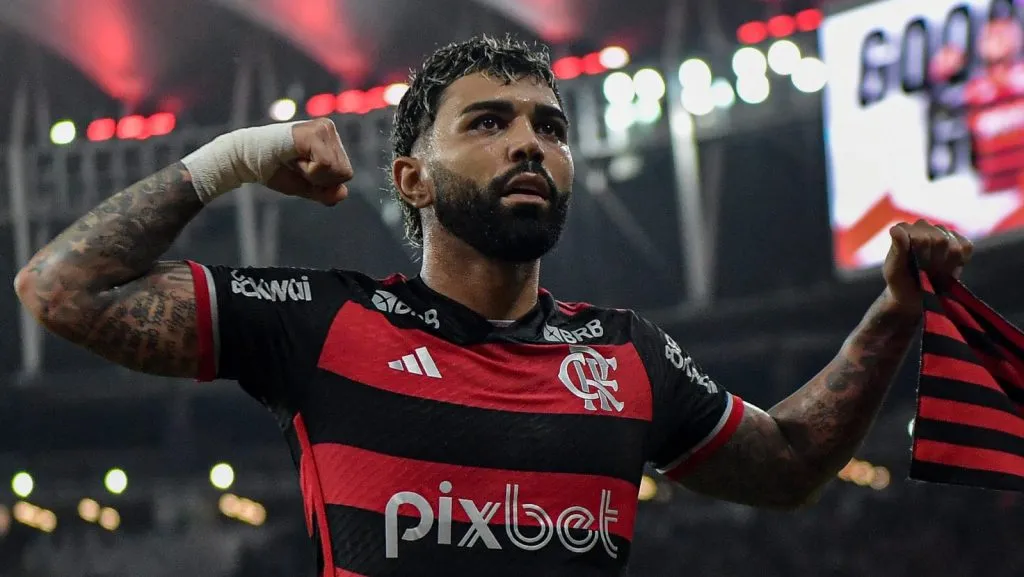 Em entrevista recente à FlaTV, Gabigol expressou sua empolgação com o projeto, mencionando o desejo de marcar o primeiro gol na nova arena. O terreno no Gasômetro foi oficialmente entregue ao clube, e as obras devem ser concluídas até 2029. (Foto: Thiago Ribeiro/AGIF)