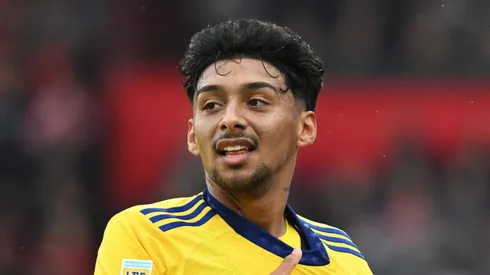 O Manchester United demonstra interesse em Leandro Brey, um dos atletas mais cobiçados, enquanto Cristian Medina também está na mira do Fenerbahçe. (Foto: Luciano Bisbal/Getty Images)