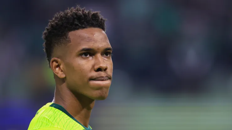 Estêvão em partida pelo Palmeiras