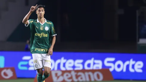 Vitor Reis, defensor do Palmeiras. Foto: Marcello Zambrana/AGIF