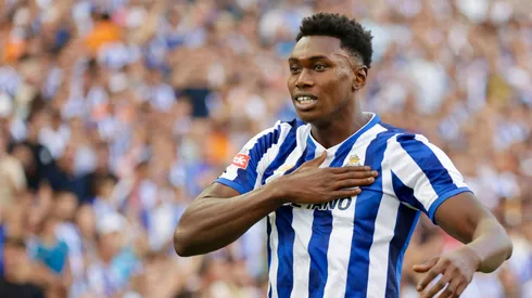 Samu Omorodion em partida pelo Porto