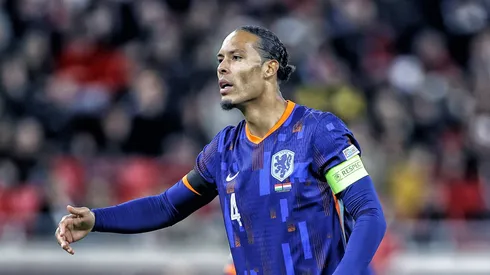 Van Dijk volta ao Liverpool após expulsão. Foto: IMAGO / Pro Shots