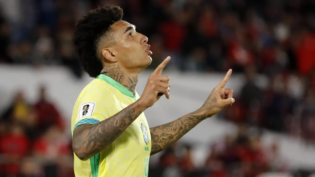 Igor Jesus comemora gol marcado pela Seleção Brasileira.