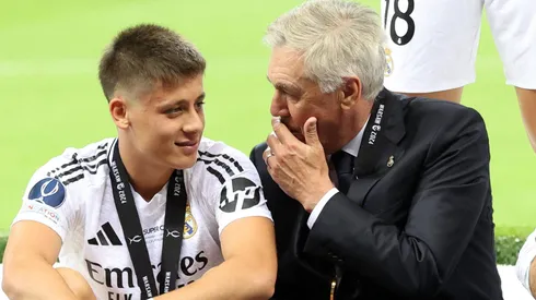Carlo Ancelotti e Arda Guler no Real Madrid. foto: IMAGO / Newspix