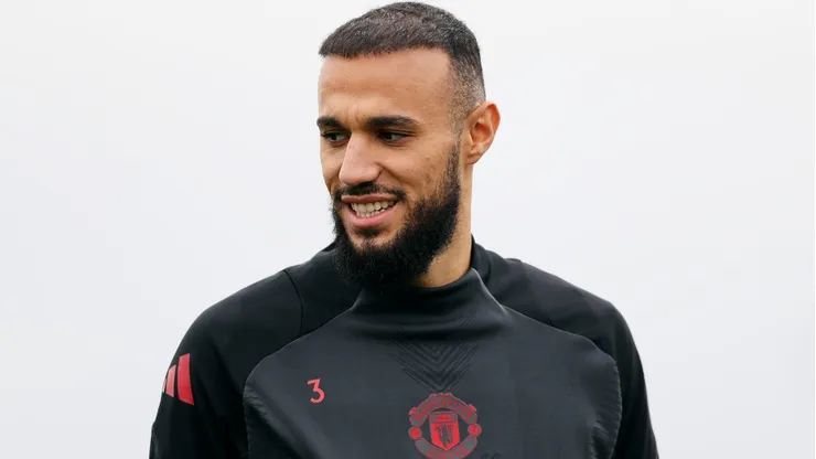 Mazraoui, do Manchester United (Photo by Charlotte Tattersall/Getty Images)