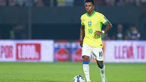 Rodrygo em ação durante o duelo entre Paraguai e Brasil, no dia 10 de setembro de 2024. (DiaEsportivo / Alamy Stock Photo)