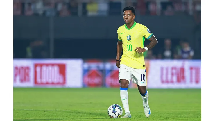 Rodrygo em ação durante o duelo entre Paraguai e Brasil, no dia 10 de setembro de 2024. (DiaEsportivo / Alamy Stock Photo)