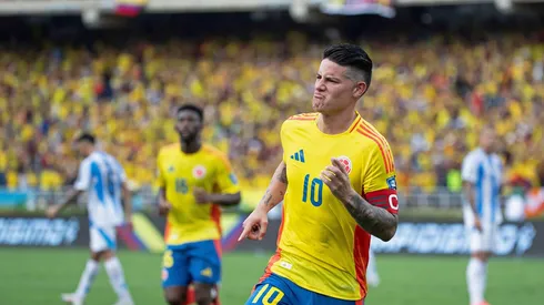 James Rodriguez durante a comemoração de seu gol na partida entre Colômbia e Argentina, no dia 10 de setembro de 2024. (Action Plus Sports Images / Alamy Stock Photo)
