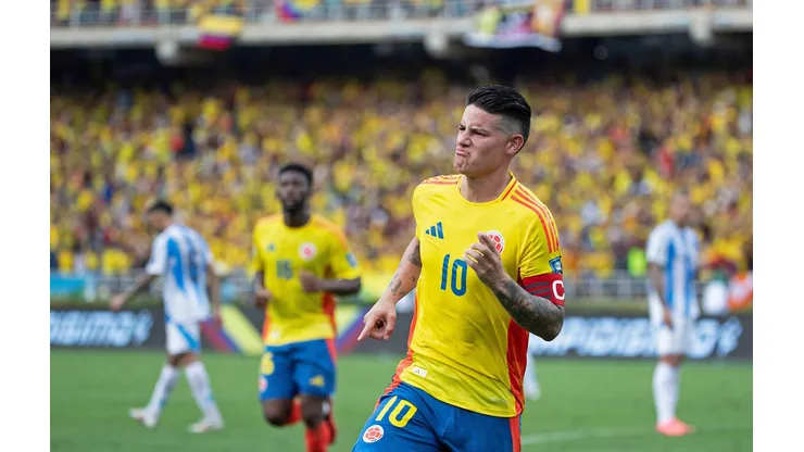 James Rodriguez durante a comemoração de seu gol na partida entre Colômbia e Argentina, no dia 10 de setembro de 2024. (Action Plus Sports Images / Alamy Stock Photo)