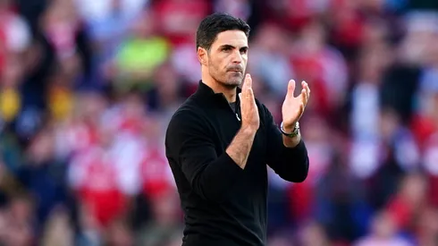 Mikel Arteta observa Baye Coulibaly, destaque do futebol europeu.