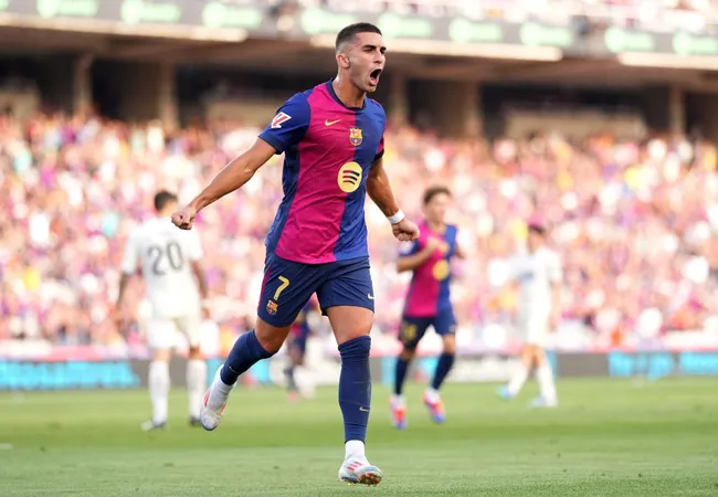 Ferran Torres, atacante do Barcelona, foi oferecido ao Arsenal, segundo portal. (Photo by Alex Caparros/Getty Images)