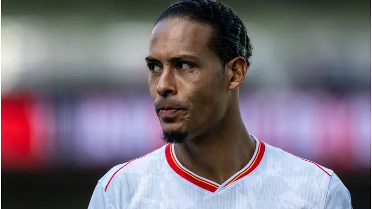 Van Dijk acaba de informar o Liverpool sobre seu futuro. Foto: IMAGO / Sebastian Frej