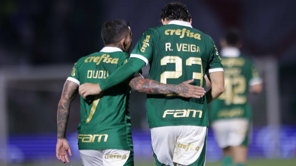 Dudu ao lado de Raphael Veiga (Foto: Ettore Chiereguini/AGIF)