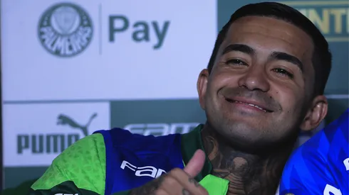 Dudu atacante do Palmeiras no banco de reservas