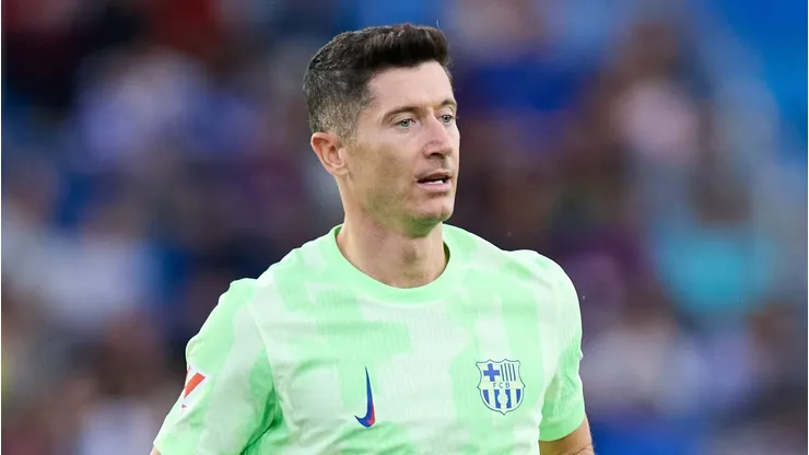 O treinador do Atlético de Madrid enfatizou o impacto da juventude do elenco, o estilo de jogo intenso e a versatilidade tática, ressaltando também a importância de Lewandowski no esquema de Flick. (Foto: IMAGO / ZUMA Press Wire)