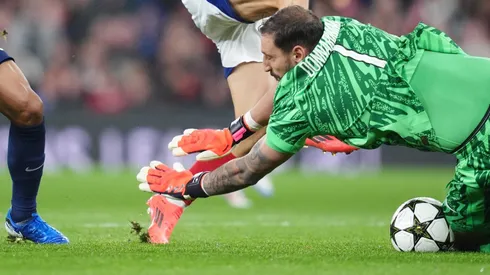 O Paris Saint-Germain (PSG) está avaliando a contratação de Ederson, goleiro do Manchester City, em meio a preocupações com o desempenho de Gianluigi Donnarumma. (Foto: IMAGO / PA Images)