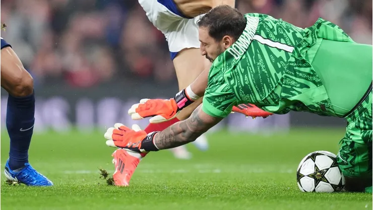 O Paris Saint-Germain (PSG) está avaliando a contratação de Ederson, goleiro do Manchester City, em meio a preocupações com o desempenho de Gianluigi Donnarumma. (Foto: IMAGO / PA Images)