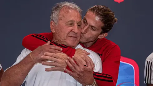 Filipe Luís é abençoado por Zico no comando do Flamengo. Foto: Paula Reis/Flamengo