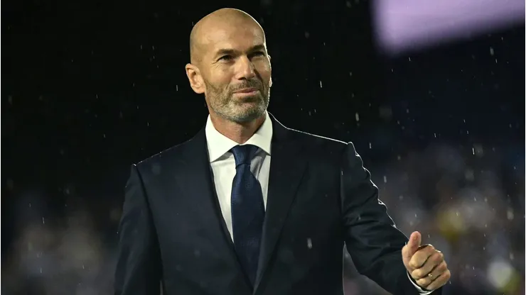 Ídolo do Real Madrid, Zidane é aprovado para comandar gigante da Premier League. (Photo by Loic Venance - Pool/Getty Images)