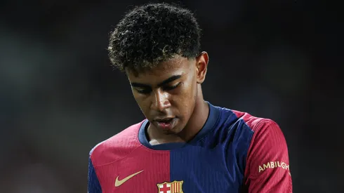 Lamine Yamal com a camisa do Barcelona na Champions League.