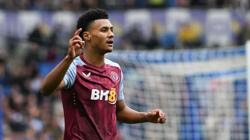 Após a negativa de Osimhen, o Al-Hilal mira Ollie Watkins, destaque do Aston Villa, como novo alvo para reforçar seu ambicioso projeto no futebol saudita. Foto Simon Dack / Telephoto Images - Alamy