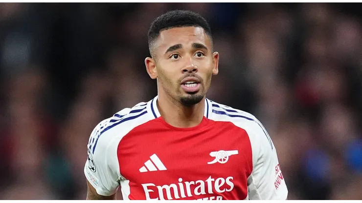 Gabriel Jesus com a camisa do Arsenal, pela Champions League.