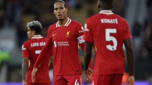 Van Dijk, do Liverpool, em partida da Premier League contra o Wolverhampton (Foto: Michael Steele/Getty Images)
