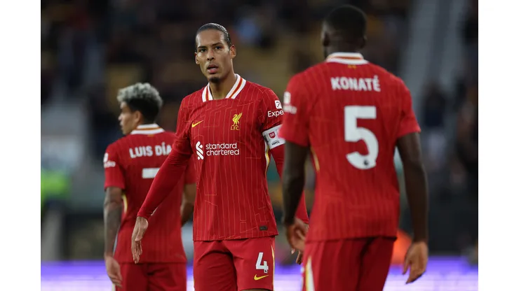 Van Dijk, do Liverpool, em partida da Premier League contra o Wolverhampton (Foto: Michael Steele/Getty Images)