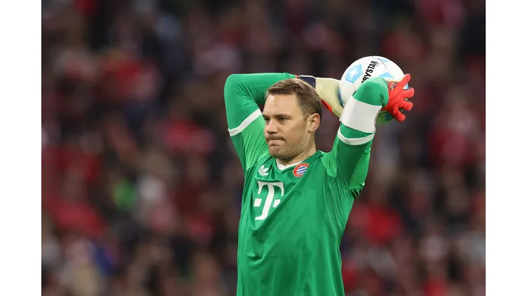 Neuer, goleiro do Bayern de Munique em campo - Foto: Alexander Hassenstein/Getty Images)