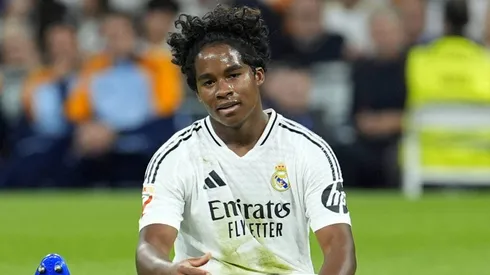 Endrick com a camisa do Real Madrid.