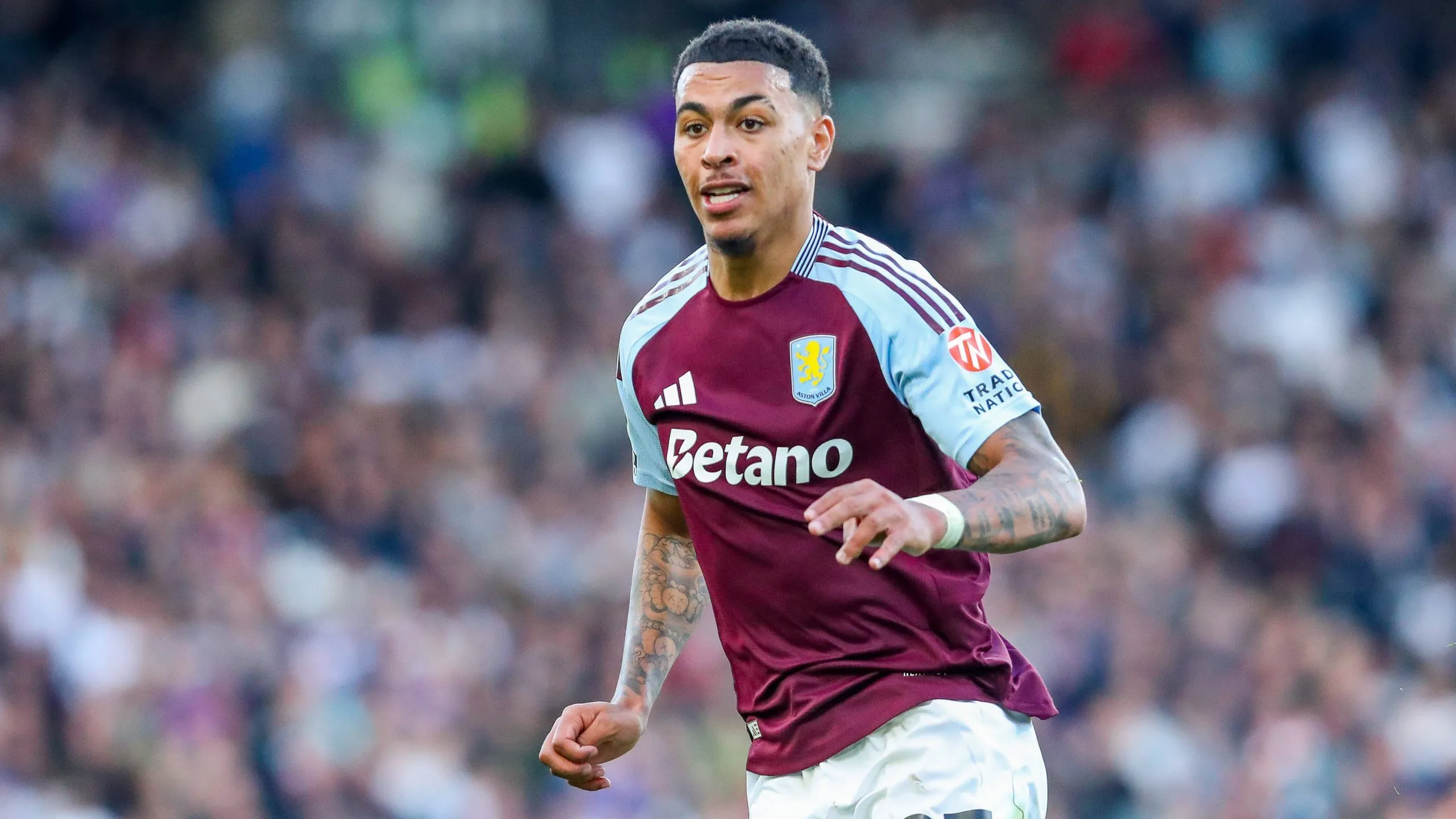 Morgan Rogers, atleta do Aston Villa homenageado por Cole Palmer (Foto: Izzy Poles / Imago / News Images)