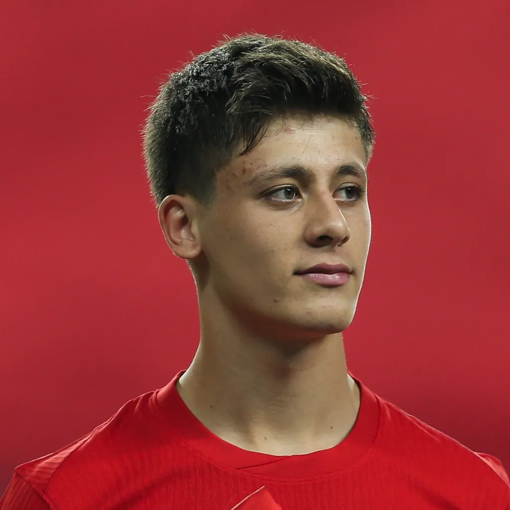 Guler vem tendo pouco espaço na Espanha (Photo by Ahmad Mora/Getty Images)