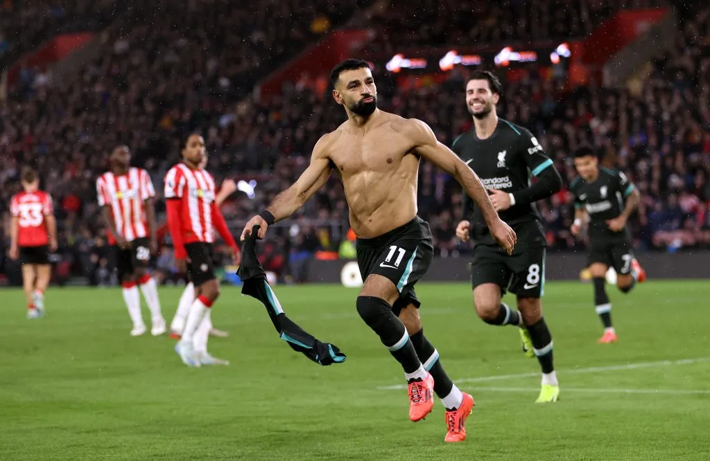 Salah após marcar gol pelo Liverpool. (Photo by Michael Steele/Getty Images)