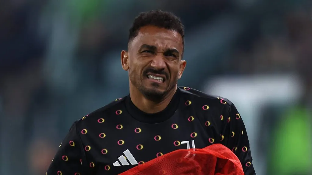 Danilo em aquecimento pela Juventus (IMAGO / Marco Canoniero)