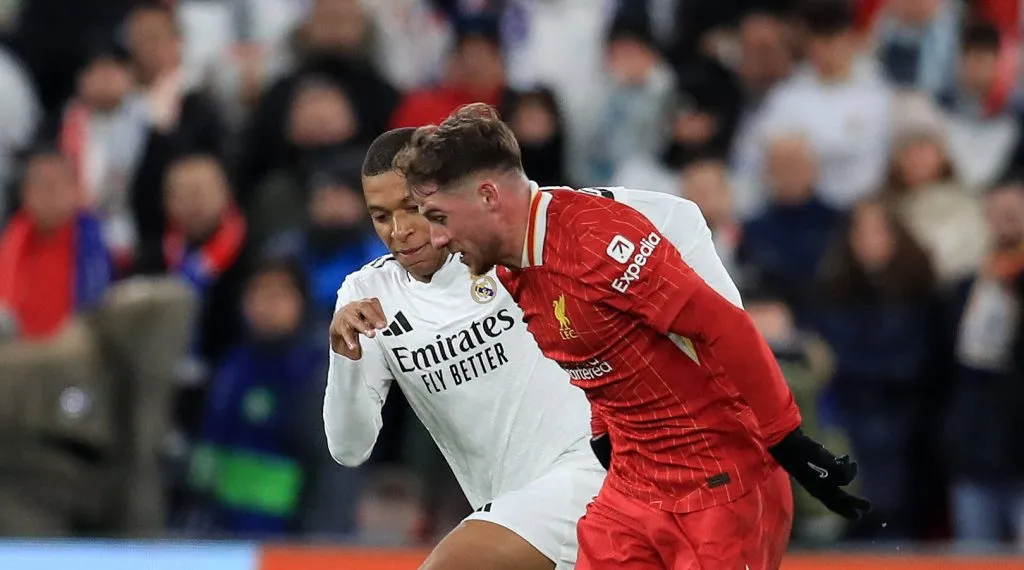 Mbappé disputando bola com MacAllister no jogo entre Liverpool v Real Madrid pela Champions League (IMAGO / Action Plus)
