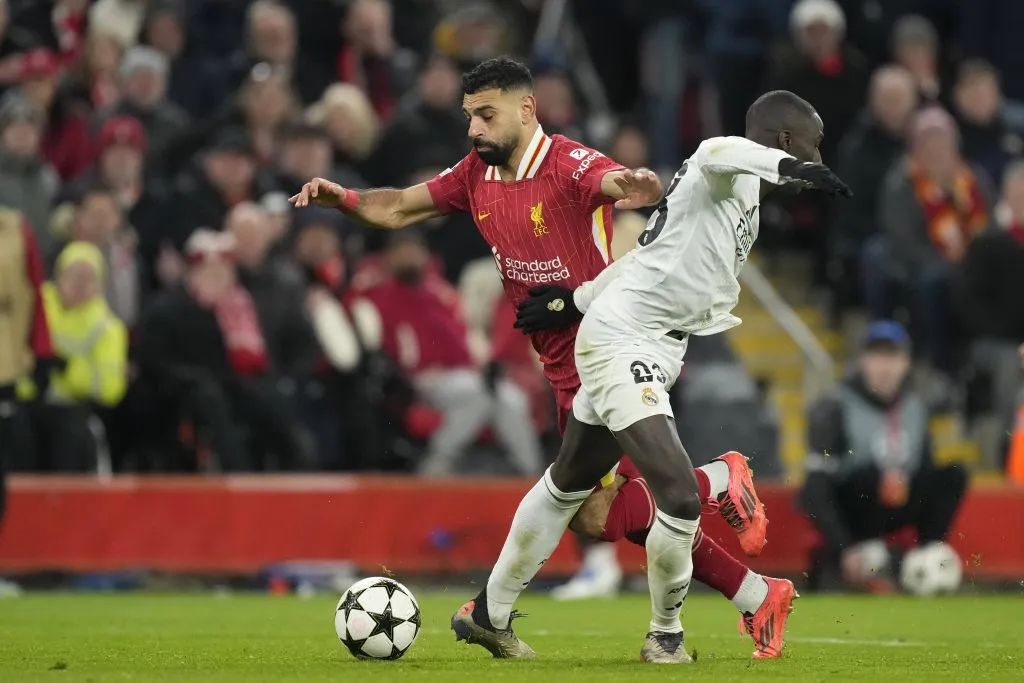 Mendy cometeu um pênalti contra o Liverpool, pela Champions. Foto: IMAGO / Nurphoto.