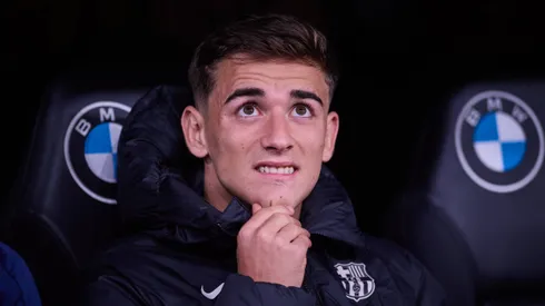 Gavi entre os reservas do Barcelona.