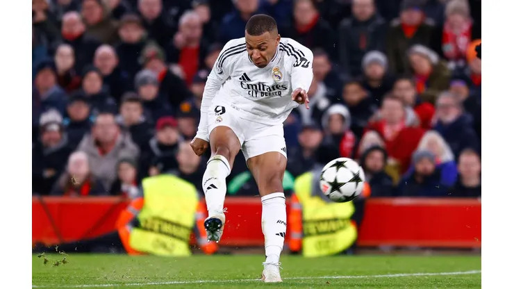 Kylian Mbappé durante a partida entre Liverpool e Real Madrid, no dia 27 de novembro de 2024. (Associated Press / Alamy Stock Photo)