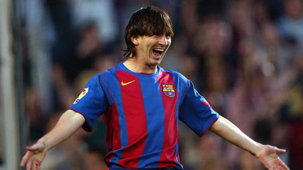 Messi em partida pelo Barcelona na temporada de 2004/05 (Foto: IMAGO / PanoramiC)