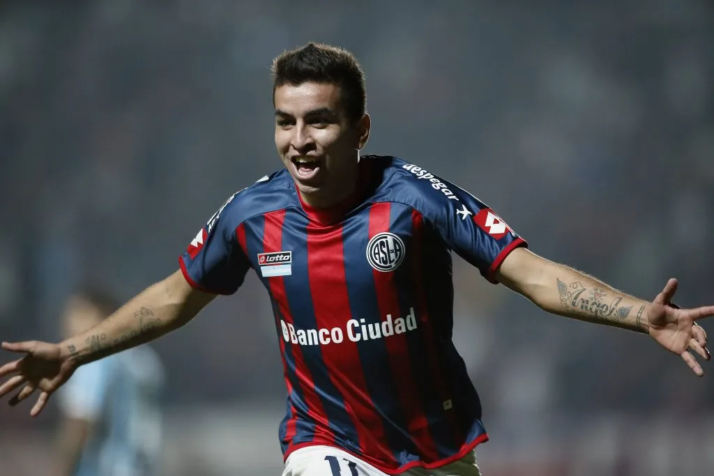 Festejo de Angel Correa com a camisa do San Lorenzo.Foto:  IMAGO / Javier Garcia Martino / Photogamma.