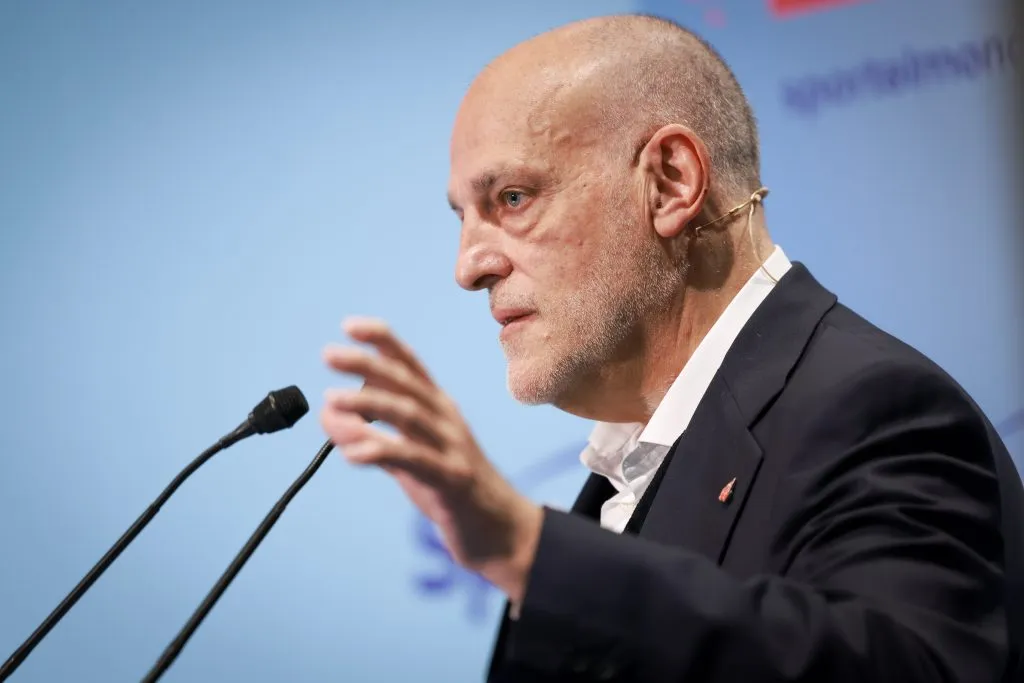 Javier Tebas, presidente da La Liga, em discurso. (Photo by Arnold Jerocki/Getty Images For Sportel)