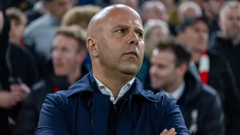 Arne Slot vive ótima fase no comando do Liverpool.