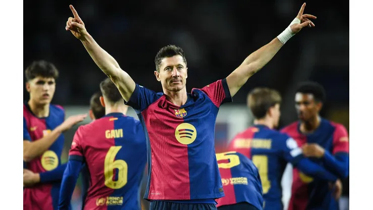 Robert Lewandowski durante a comemoração de um de seus gols na vitória do Barcelona sobre o Brest, no dia 26 de novembro de 2024. (ZUMA Press, Inc. / Alamy Stock Photo)