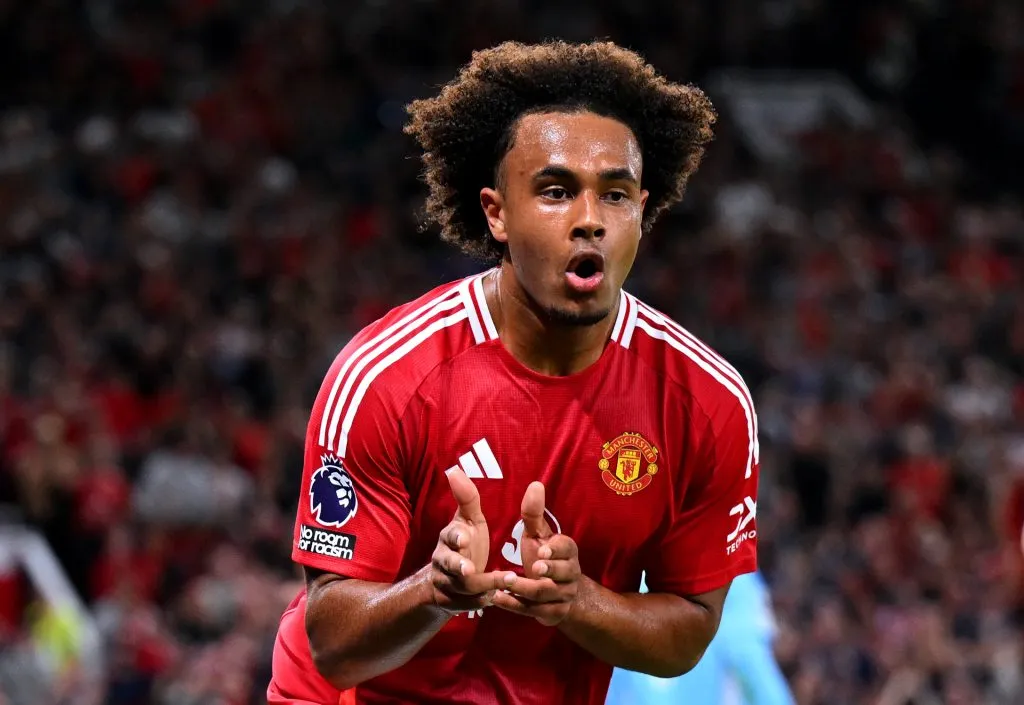Joshua Zirkzee comemorando gol pelo Manchester United (Photo by Michael Regan/Getty Images)