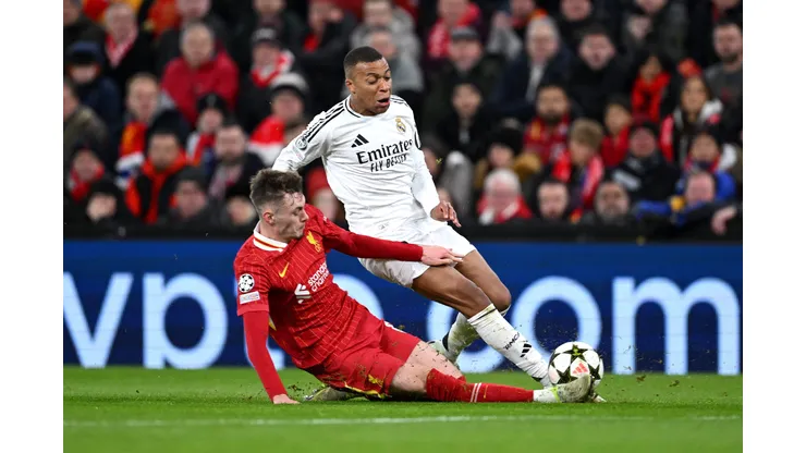 Mbappé em campo contra o Liverpool (Photo by Justin Setterfield/Getty Images)