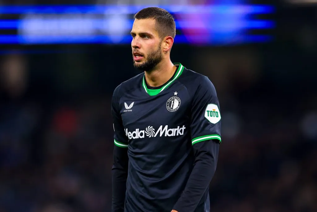 Dávid Hanxko pelo Feyenoord durante partida contra o Manchester City na Champions League em duelo que terminou em 3 a 3 no Etihad Stadium, casa dos ingleses. (Foto: Imago)