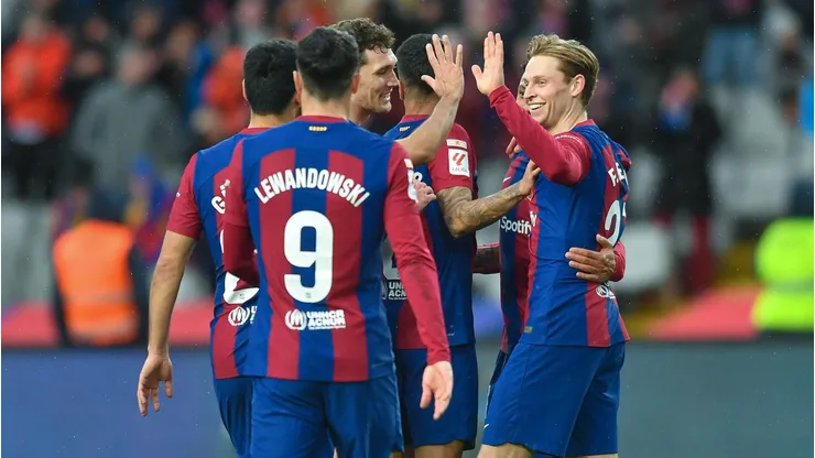 Frenkie de Jong enfrenta um momento delicado no Barcelona, com críticas crescentes sobre seu desempenho e pressão para recuperar a titularidade. (Foto: IMAGO / Sergio Ros)
