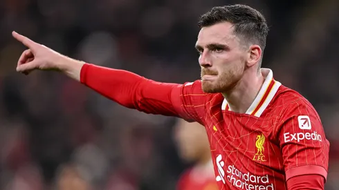 Robertson em partida pelo Liverpool