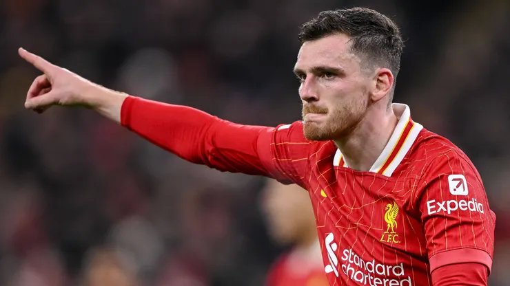 Robertson em partida pelo Liverpool